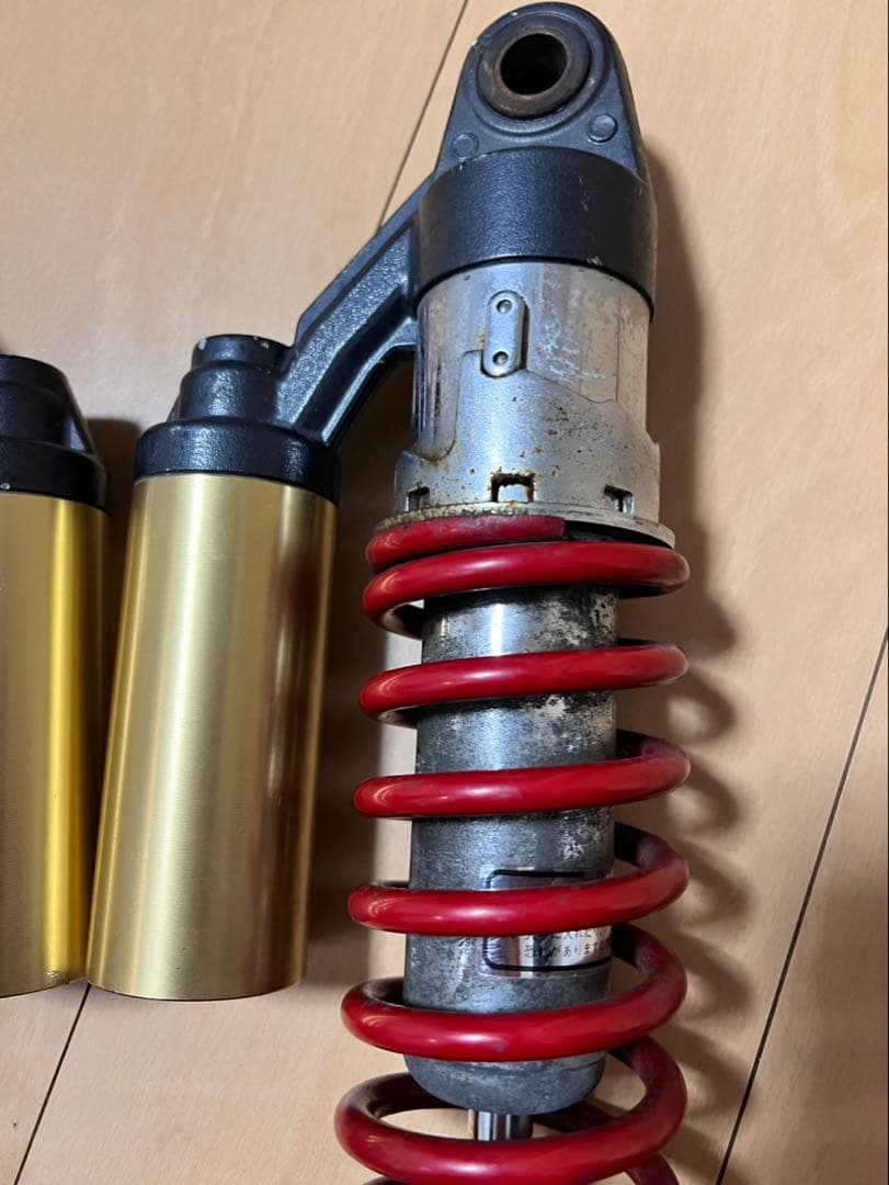 SHOWA サスペンションショック 二本セット　バリオス2 純正