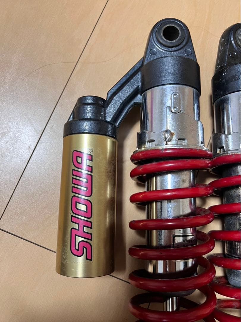 SHOWA サスペンションショック 二本セット　バリオス2 純正