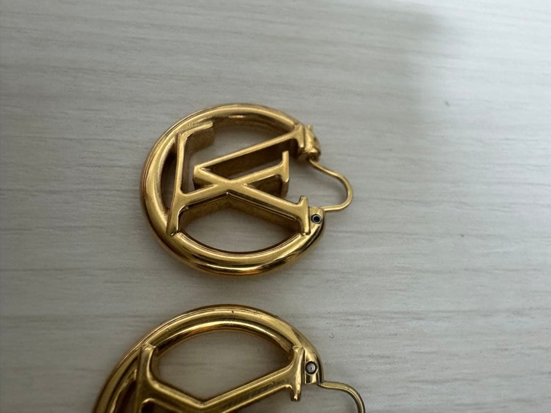 Louis Vuitton ゴールドロゴピアス