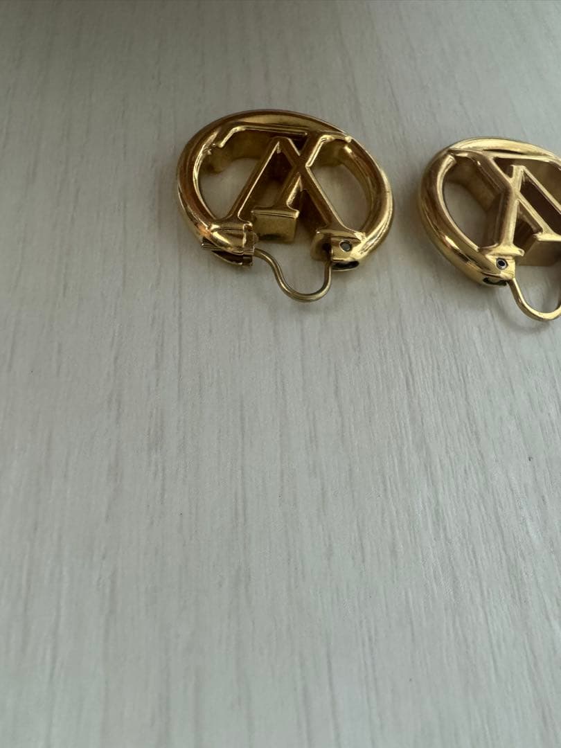 Louis Vuitton ゴールドロゴピアス