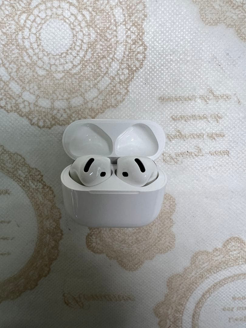 Airpods 4本体 ホワイト