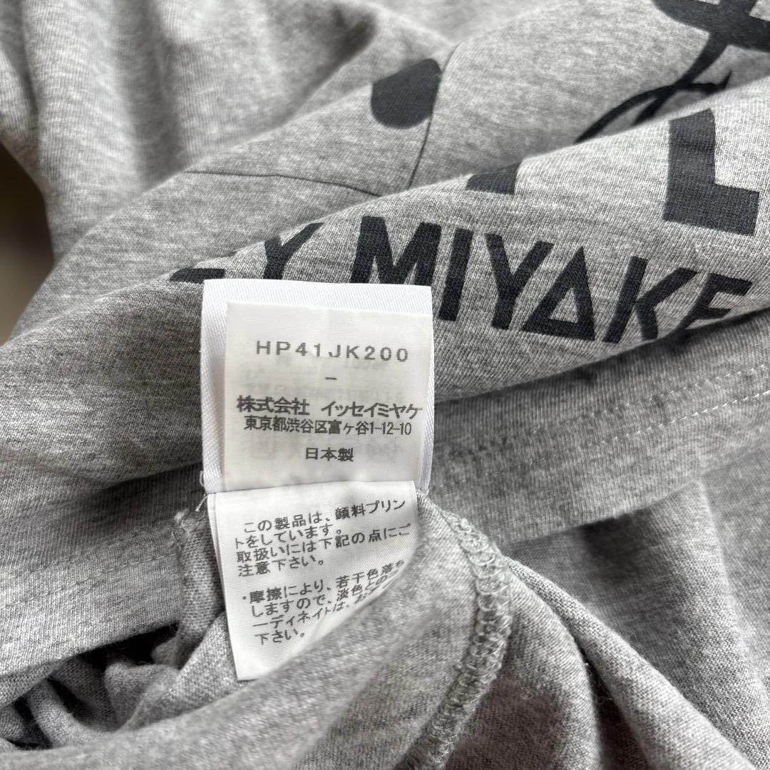 HOMME PLISSÉ ISSEY MIYAKE グレーTシャツ