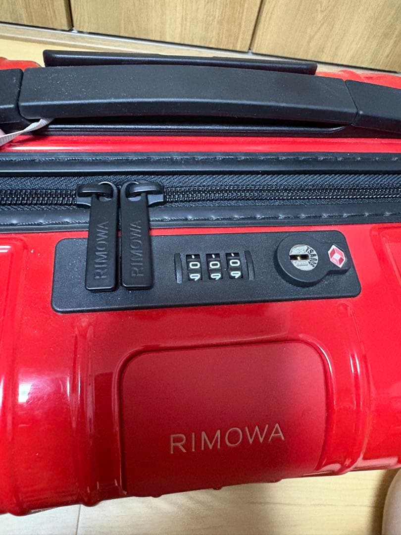 リモワRIMOWA ESSENTIAL LITE MINIレッド19L