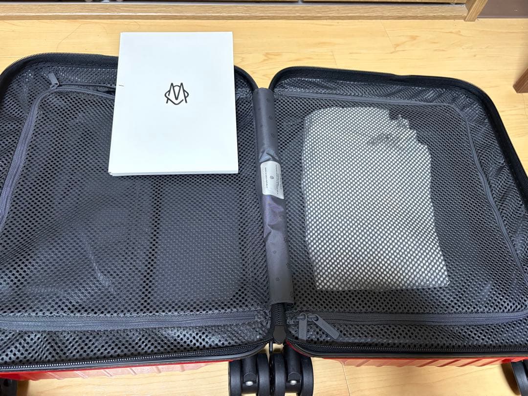 リモワRIMOWA ESSENTIAL LITE MINIレッド19L