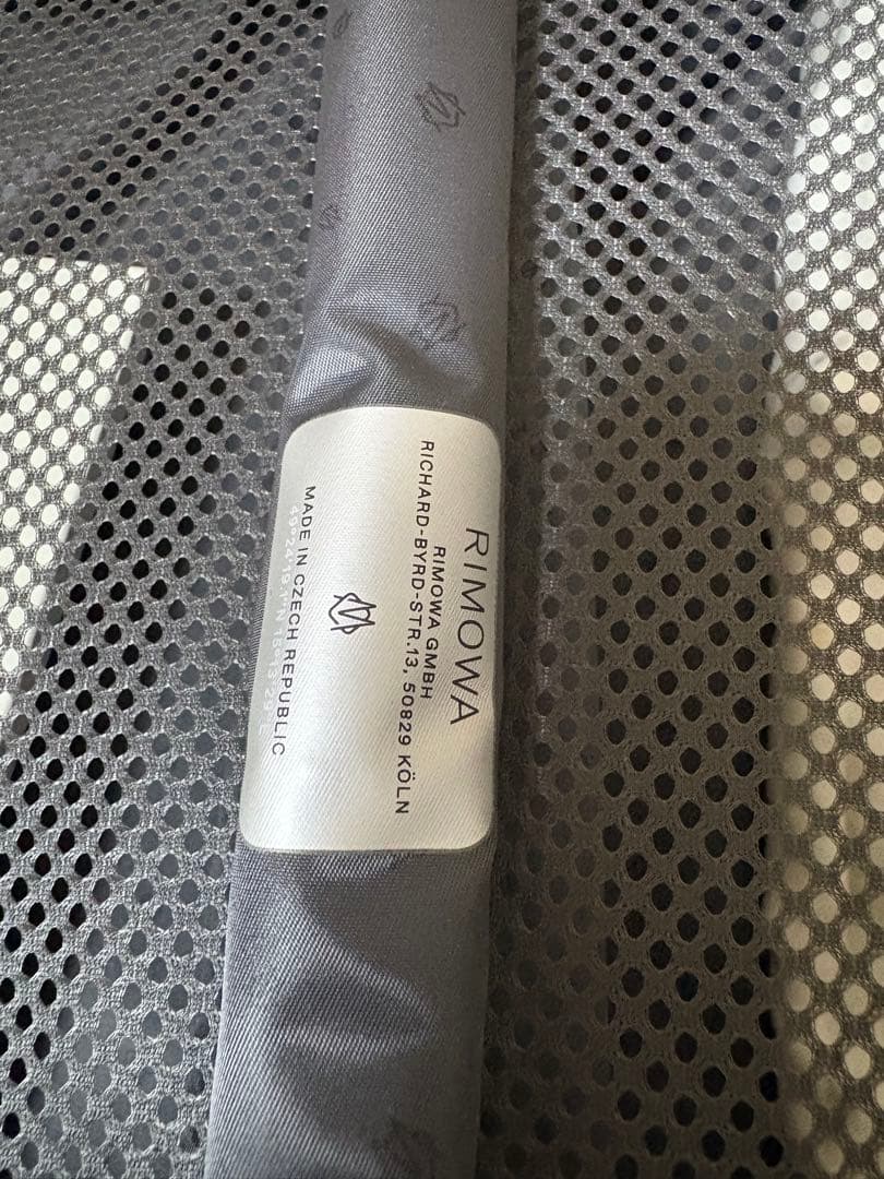 リモワRIMOWA ESSENTIAL LITE MINIレッド19L