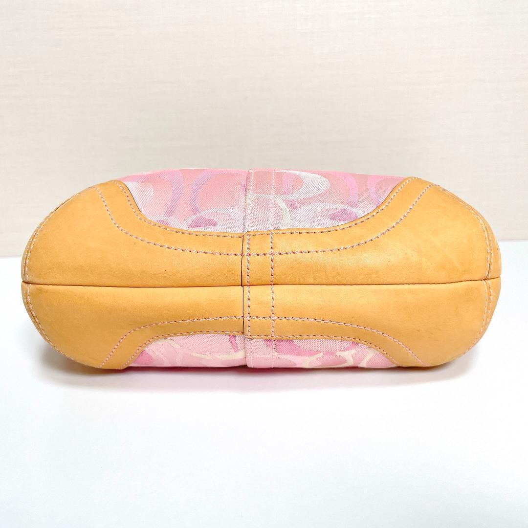 ときめきを運ぶ大人のピンク✨COACH オプティック シグネチャー ホーボー