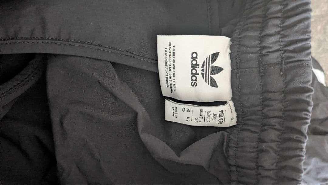 adidas 黒ジャージパンツ ストライプ