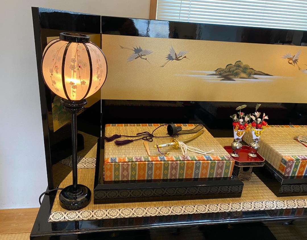 雛人形飾り 黒金　ひな壇三段飾り　人形なし