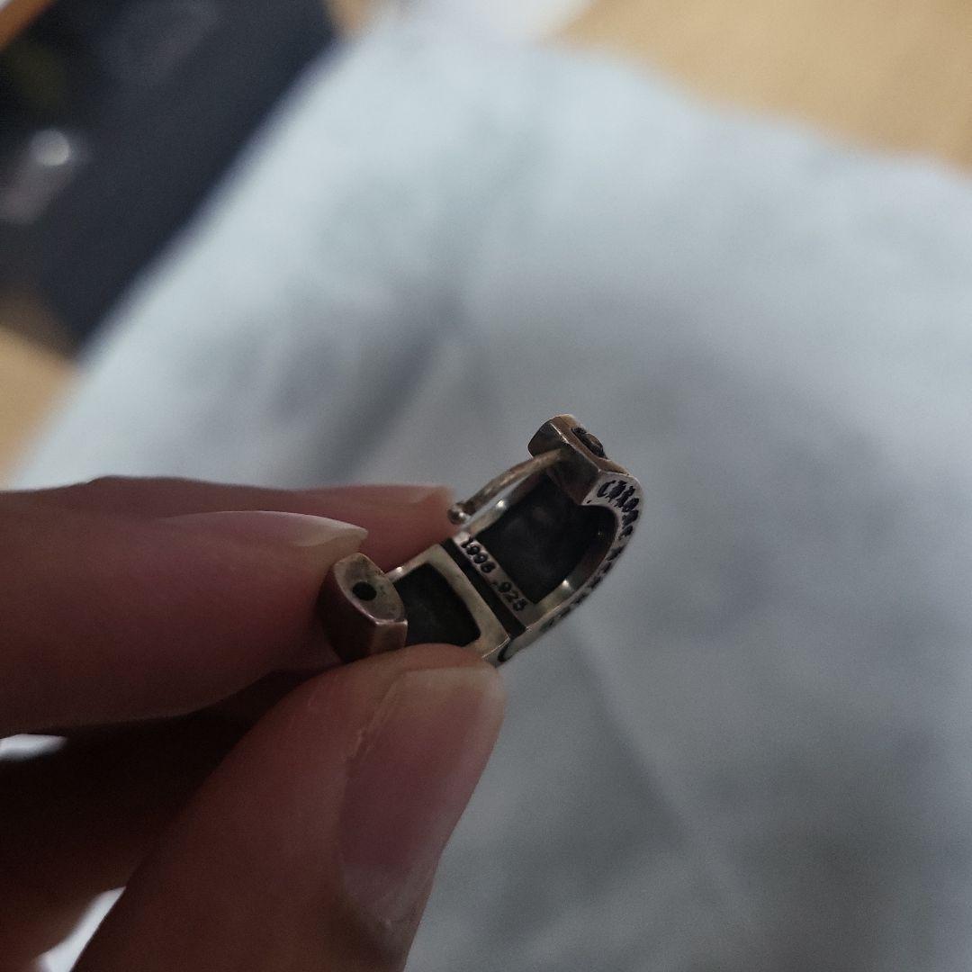 クロムハーツ　ナローVバンドピアス　片耳