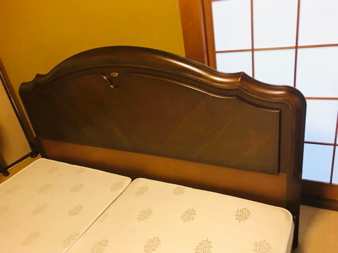 シモンズ　ベッドフレーム①