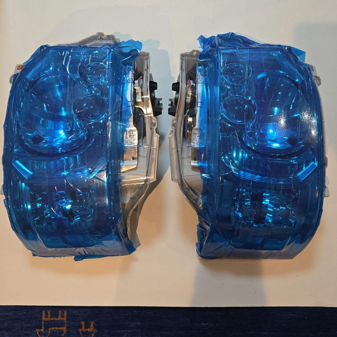 【R8/1月新車外し】TOYOTA ハイエース純正 200系 ヘッドライト