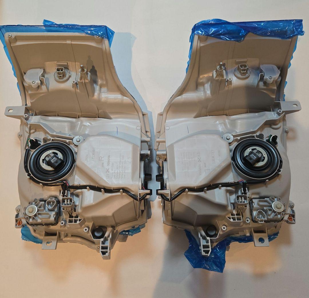 【R8/1月新車外し】TOYOTA ハイエース純正 200系 ヘッドライト