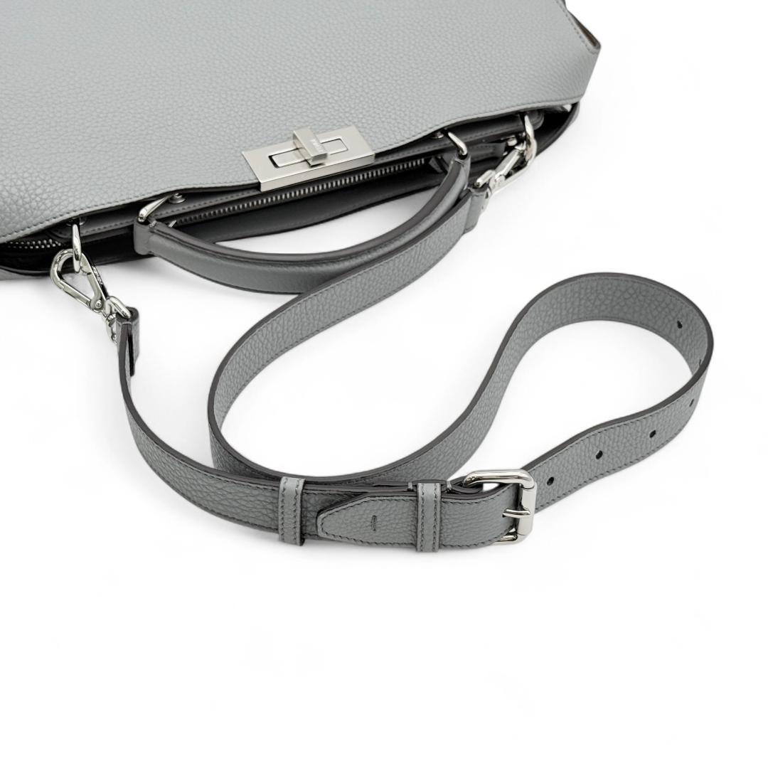 M6932 フェンディ ピーカブー アイシーユー ミディアム 7VA529