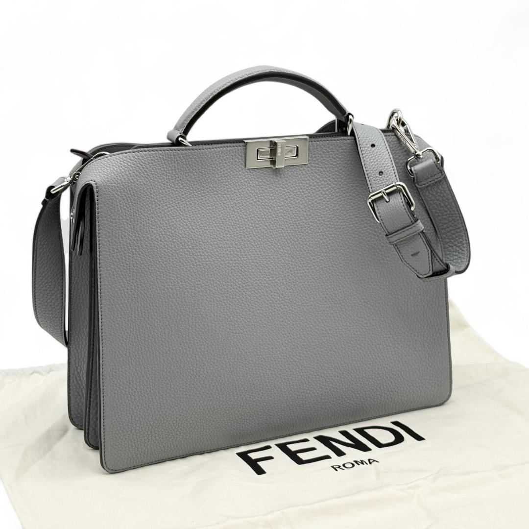 M6932 フェンディ ピーカブー アイシーユー ミディアム 7VA529