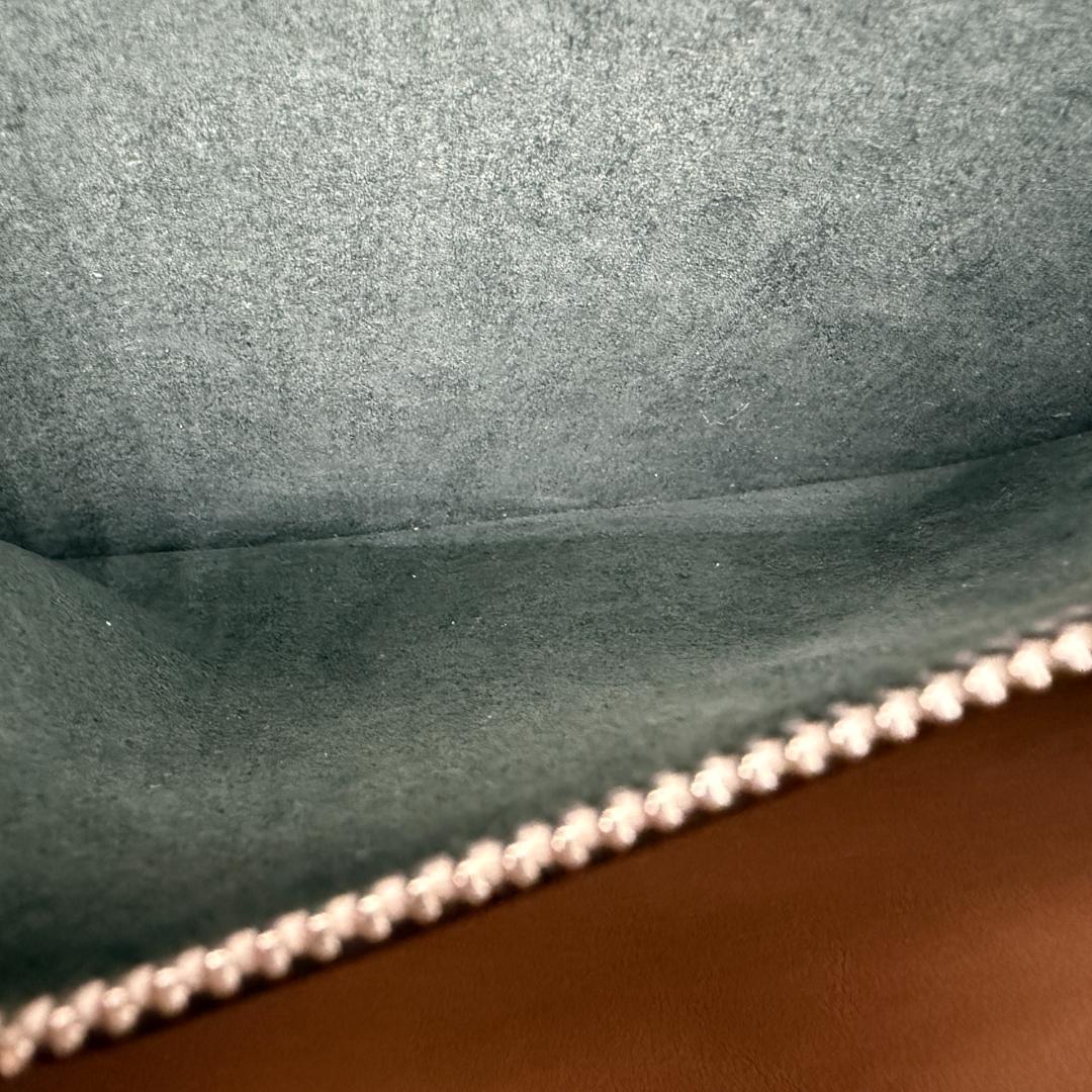 M6932 フェンディ ピーカブー アイシーユー ミディアム 7VA529