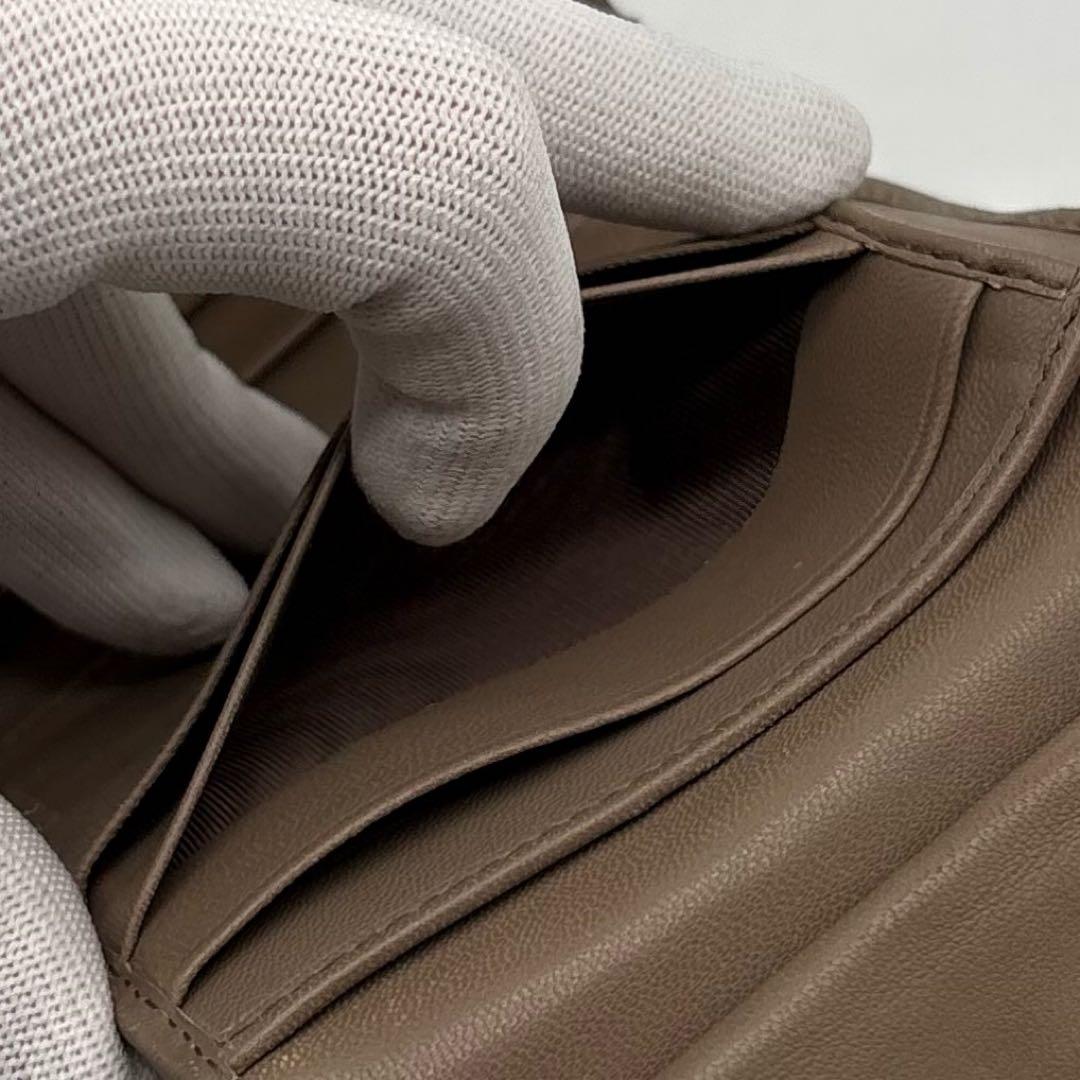 【美品】 付属品完備 PRADA レザー ギャザー 二つ折り財布 ロゴ ベージュ