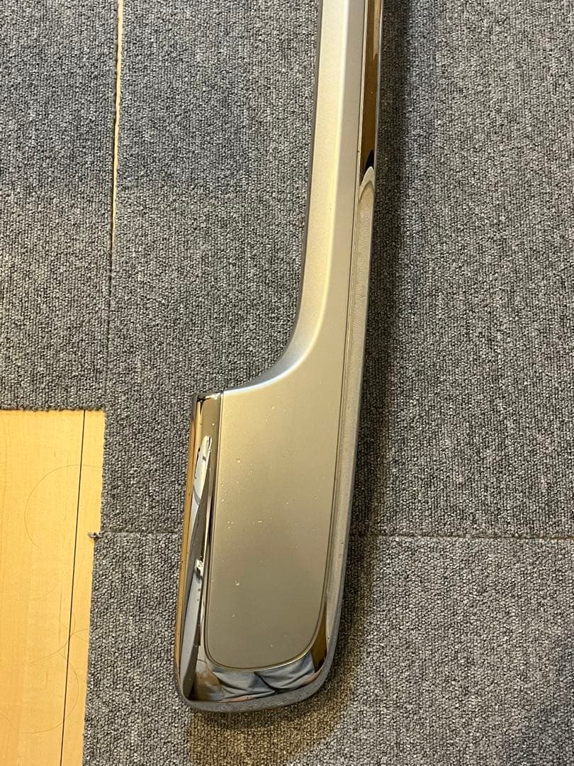 のーす　アルトラパンショコラ　フロントバンパーガーニッシュ銀のところ