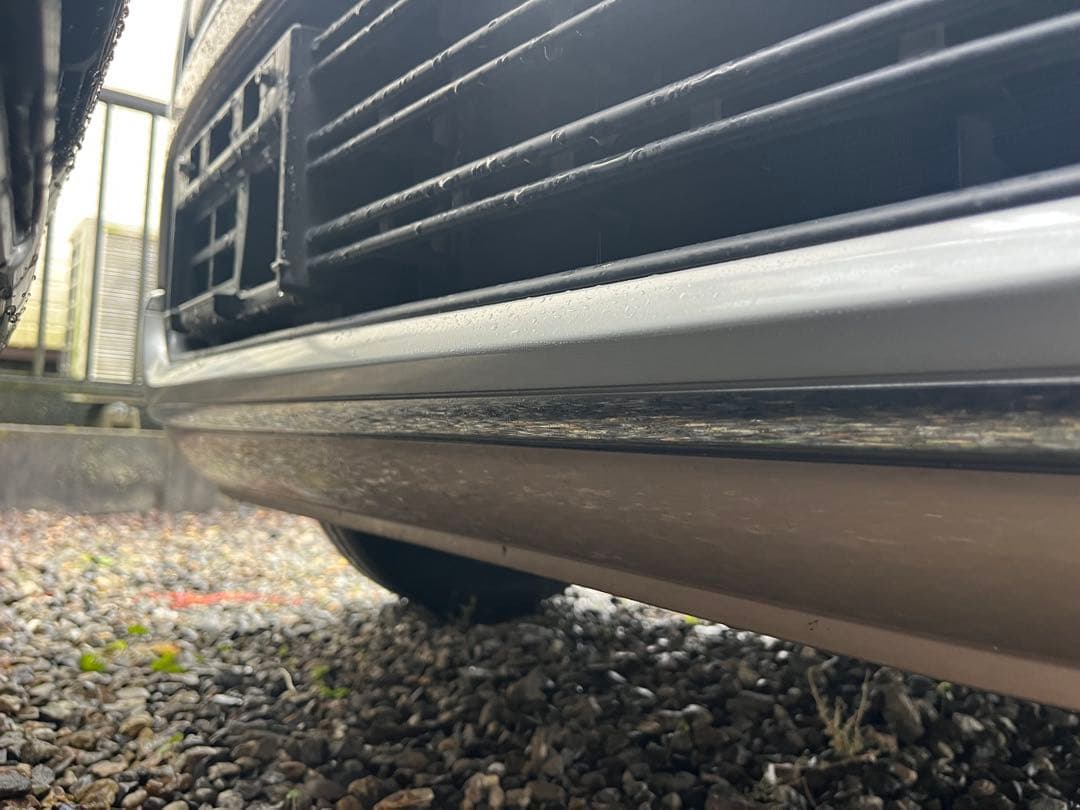 のーす　アルトラパンショコラ　フロントバンパーガーニッシュ銀のところ