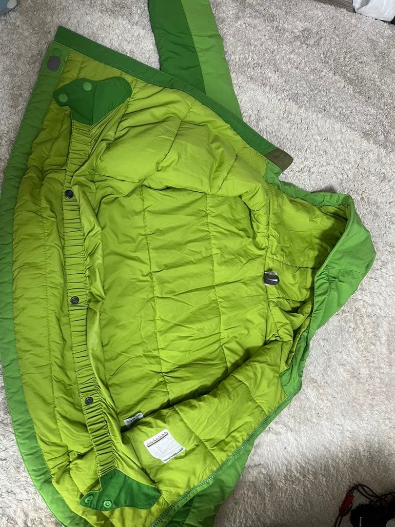 緑色ジャケットとグレーオーバーオールセット