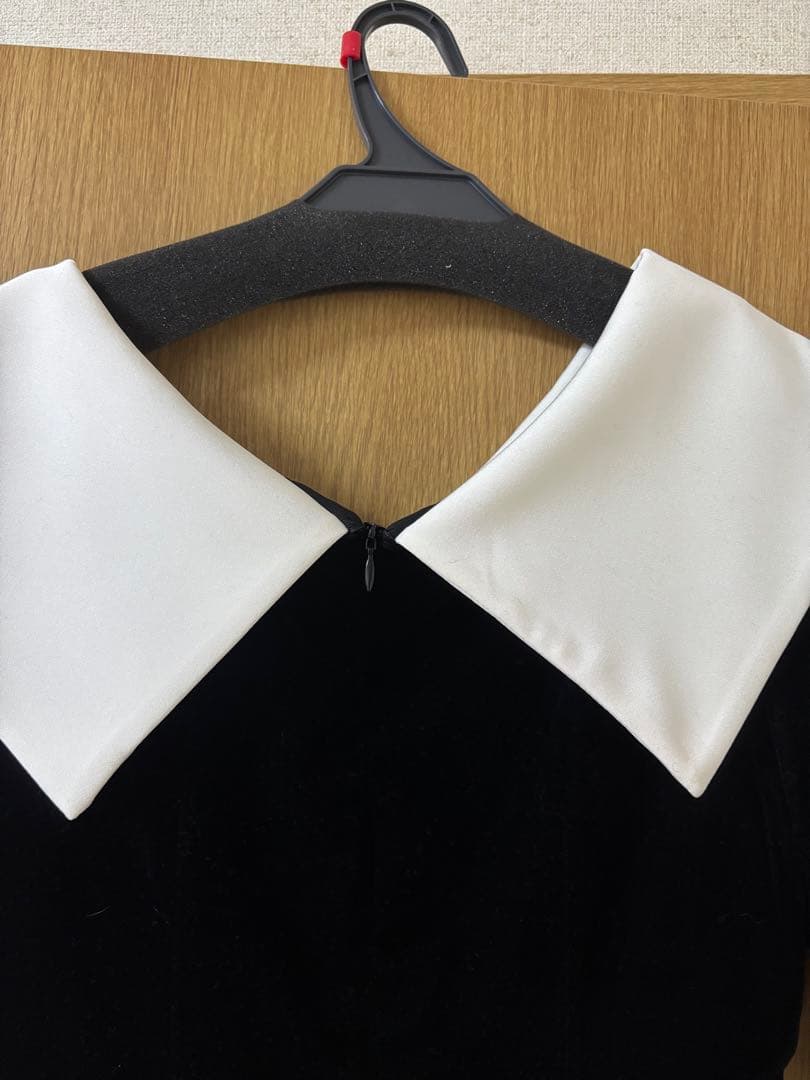 LEJA 黒・白 大きな襟 パーティードレス