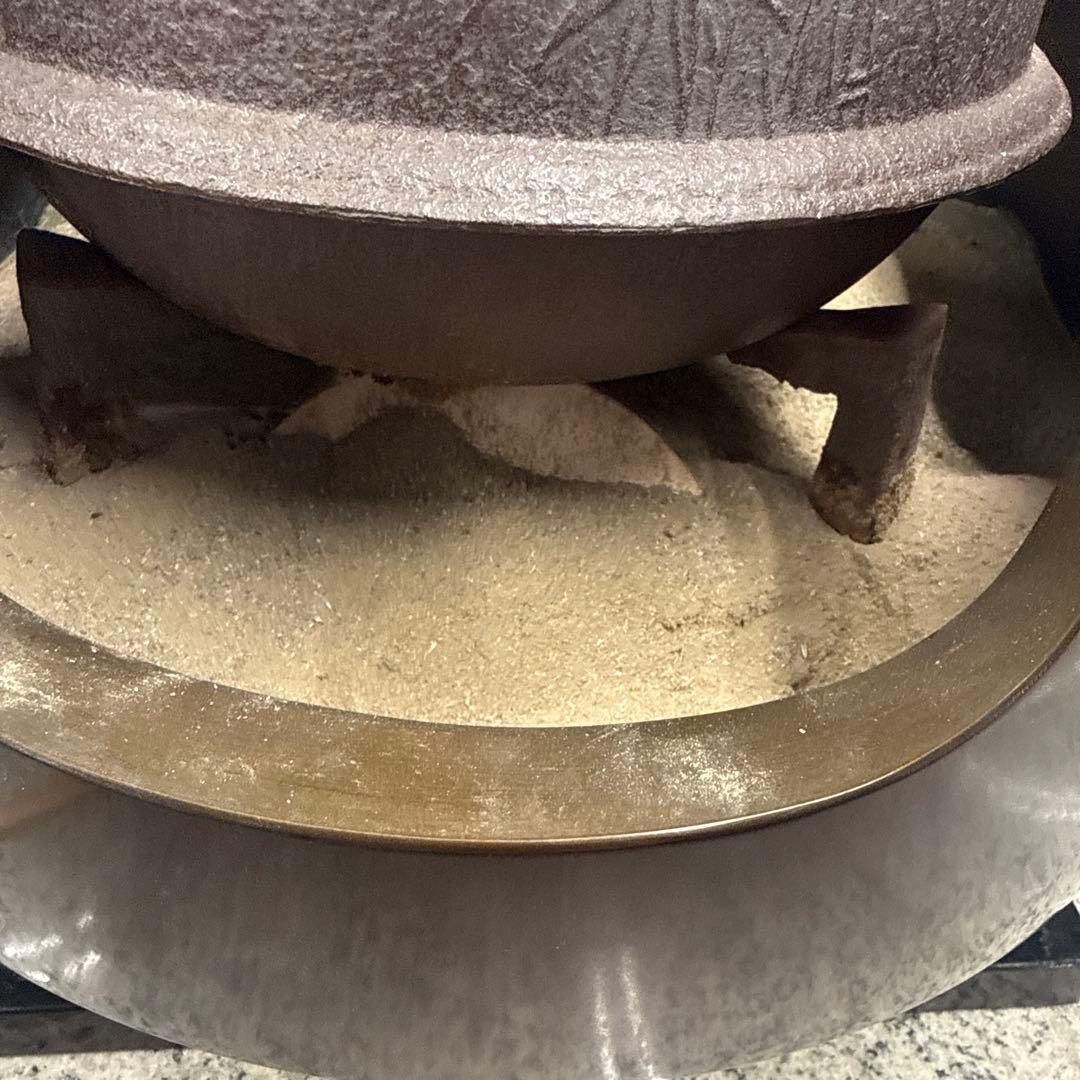 D*h様 鋳鉄製茶釜 蓋付き 工芸品 アンティーク 茶道具 灰付き 風炉 格安