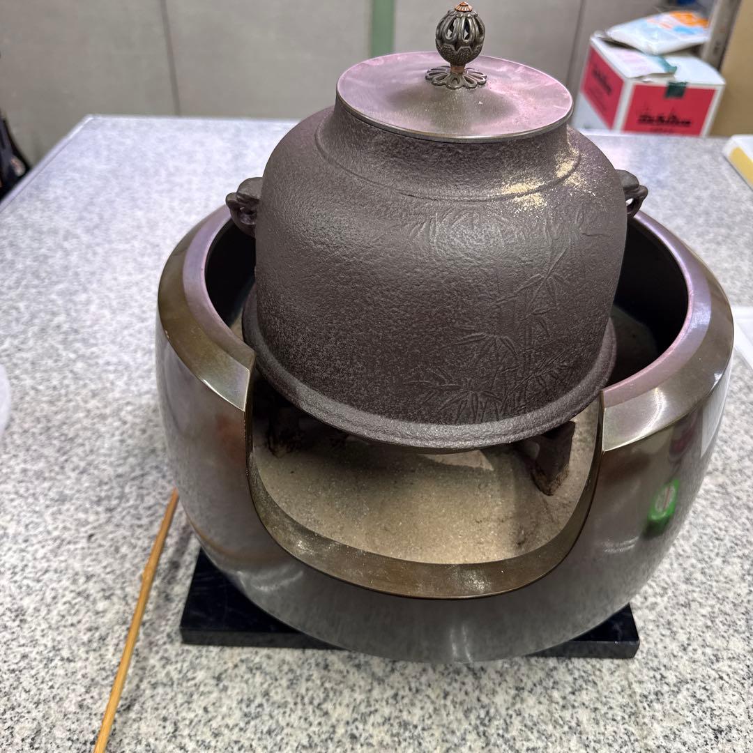 D*h様 鋳鉄製茶釜 蓋付き 工芸品 アンティーク 茶道具 灰付き 風炉 格安
