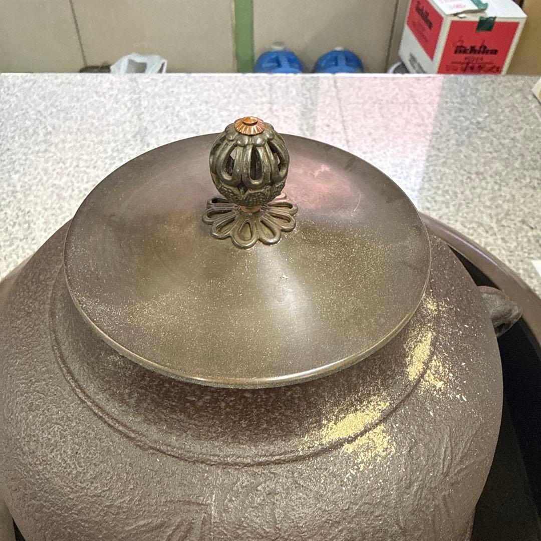 D*h様 鋳鉄製茶釜 蓋付き 工芸品 アンティーク 茶道具 灰付き 風炉 格安