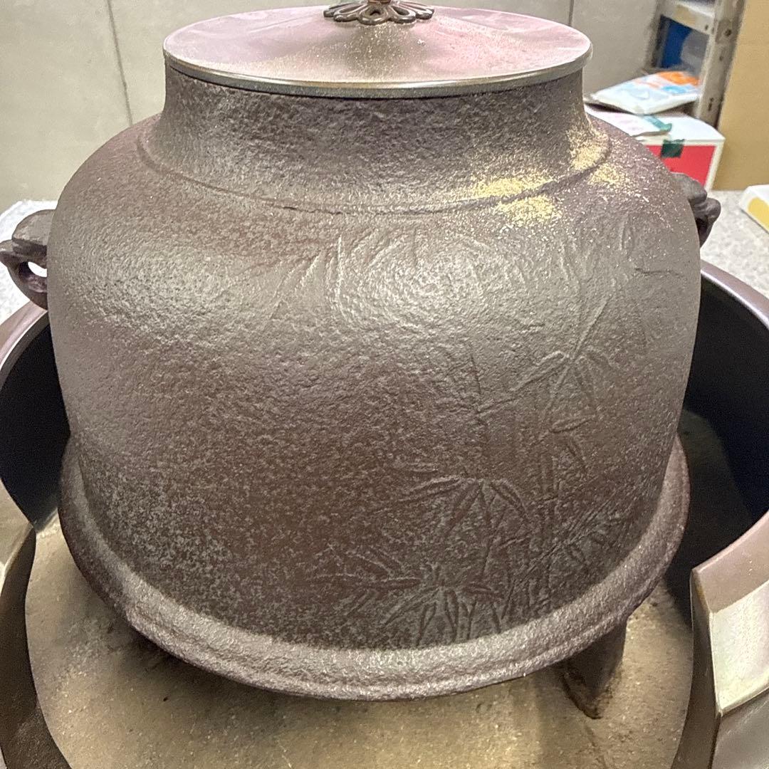 D*h様 鋳鉄製茶釜 蓋付き 工芸品 アンティーク 茶道具 灰付き 風炉 格安