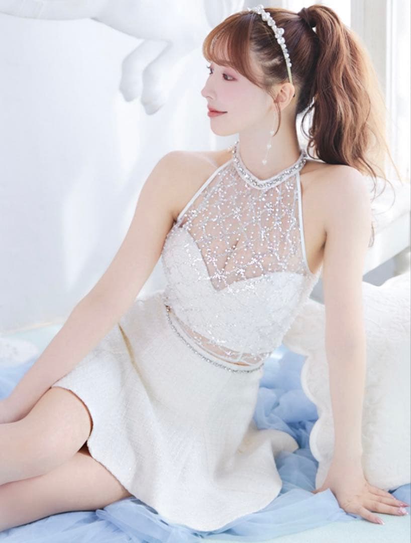 ホワイト ビーズ装飾 フレアドレス