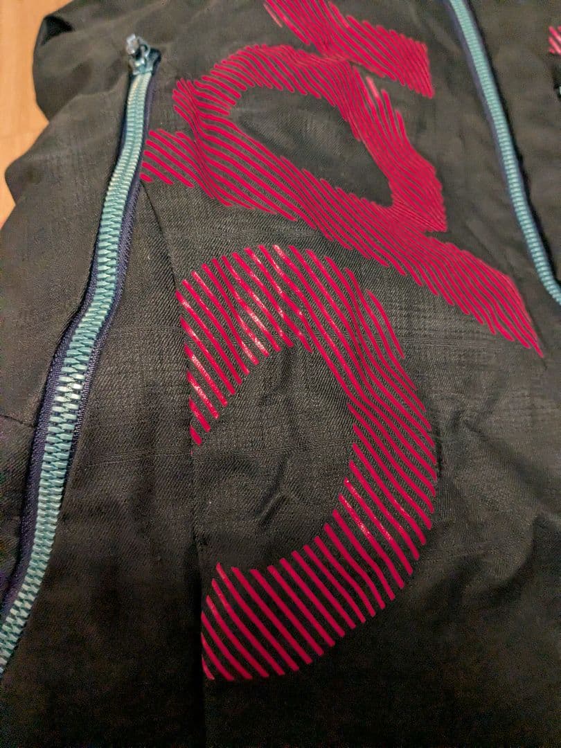 デサント スノーウェア Mサイズ 未使用品　黒ピンク　ゴーグル　ヒップパッドつき