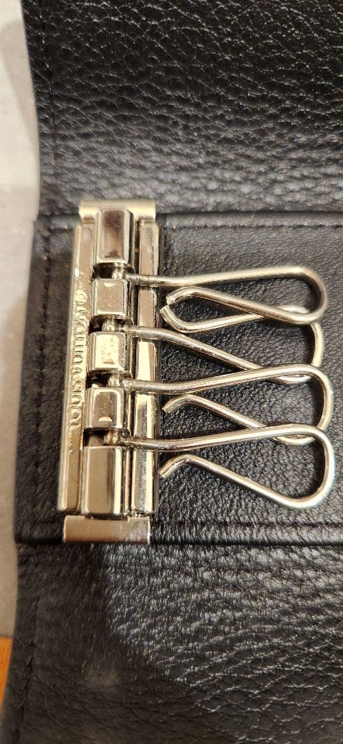 LOUIS VUITTON　ミュルティクレ4 M64054 マヒナ ブラック