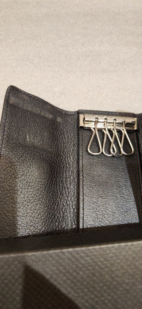 LOUIS VUITTON　ミュルティクレ4 M64054 マヒナ ブラック