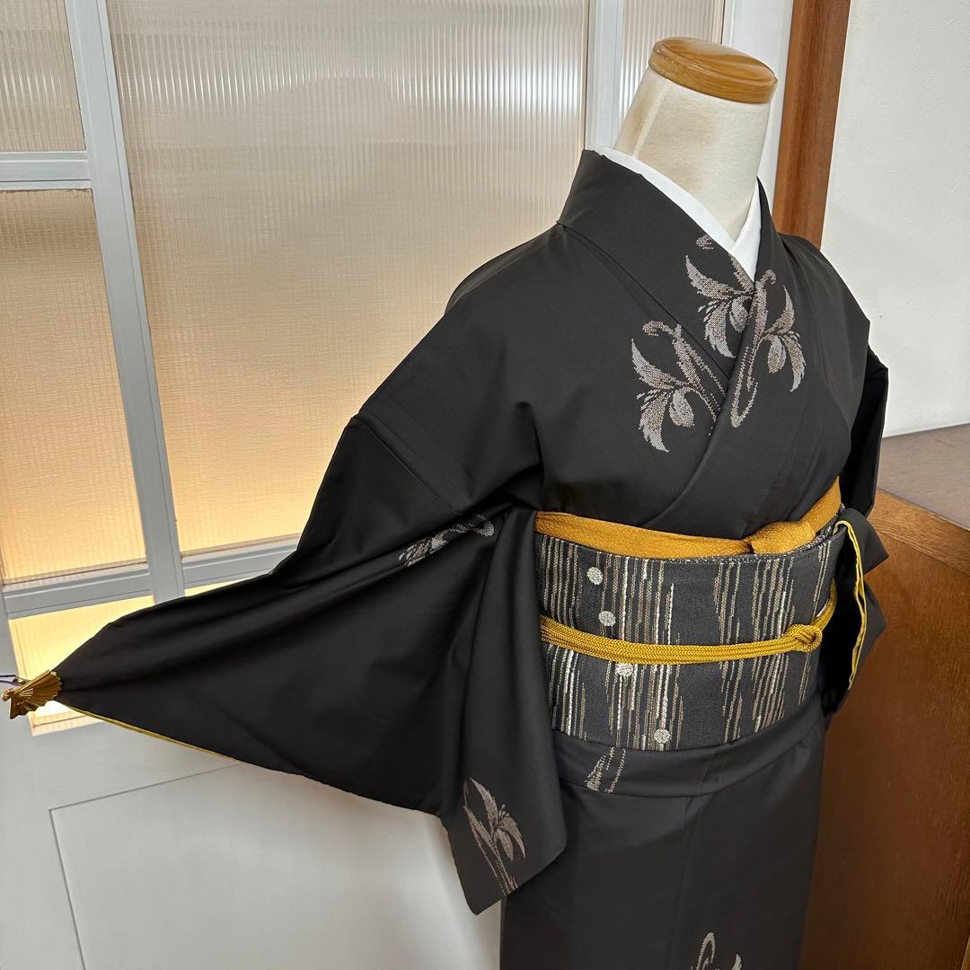 大島紬　袷　正絹　東京ますいわ屋　黒　地空き　植物飛び柄　身丈155.5裄63