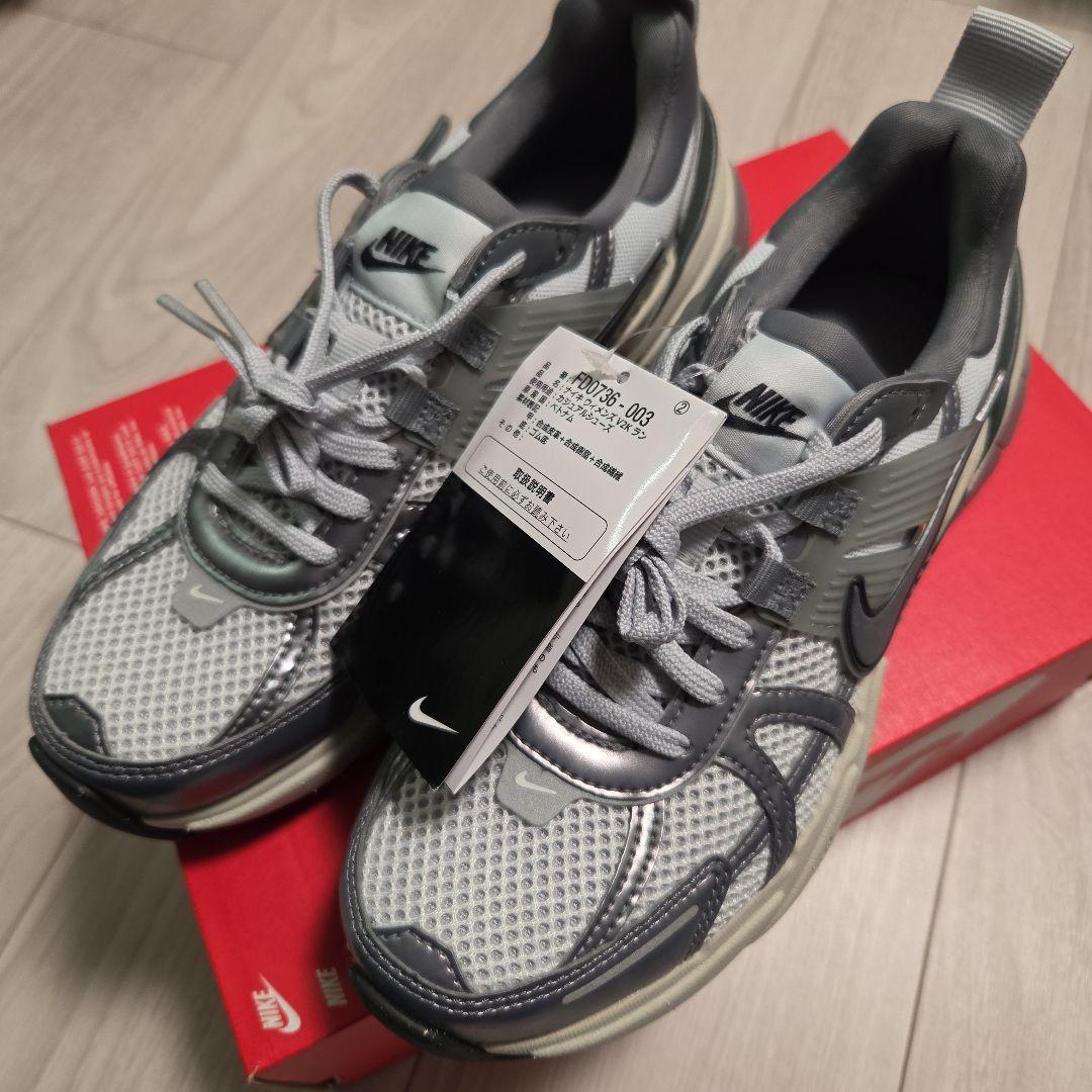 匿名発送　Nike 大人気カラー　WMNS V2K RUN　ウィメンズV2Kラン