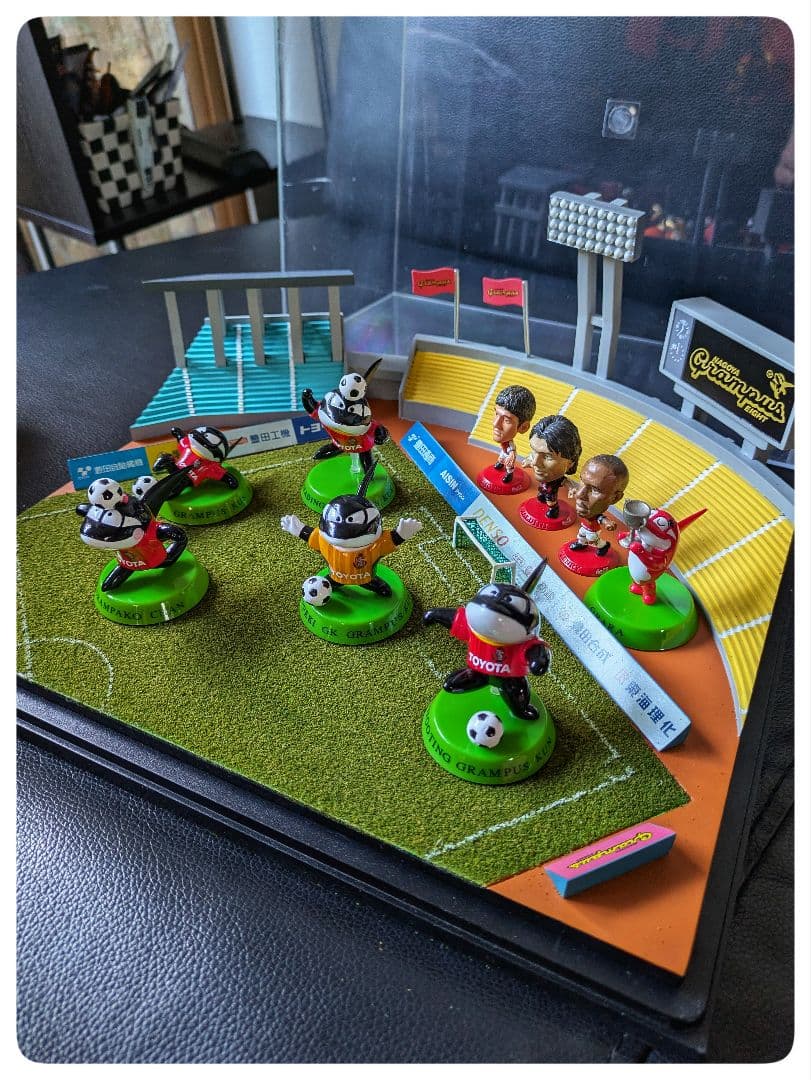 瑞穂メモリアルピッチ（ジオラマ）&グランパスくん一家フィギュア おまけ付 非売品