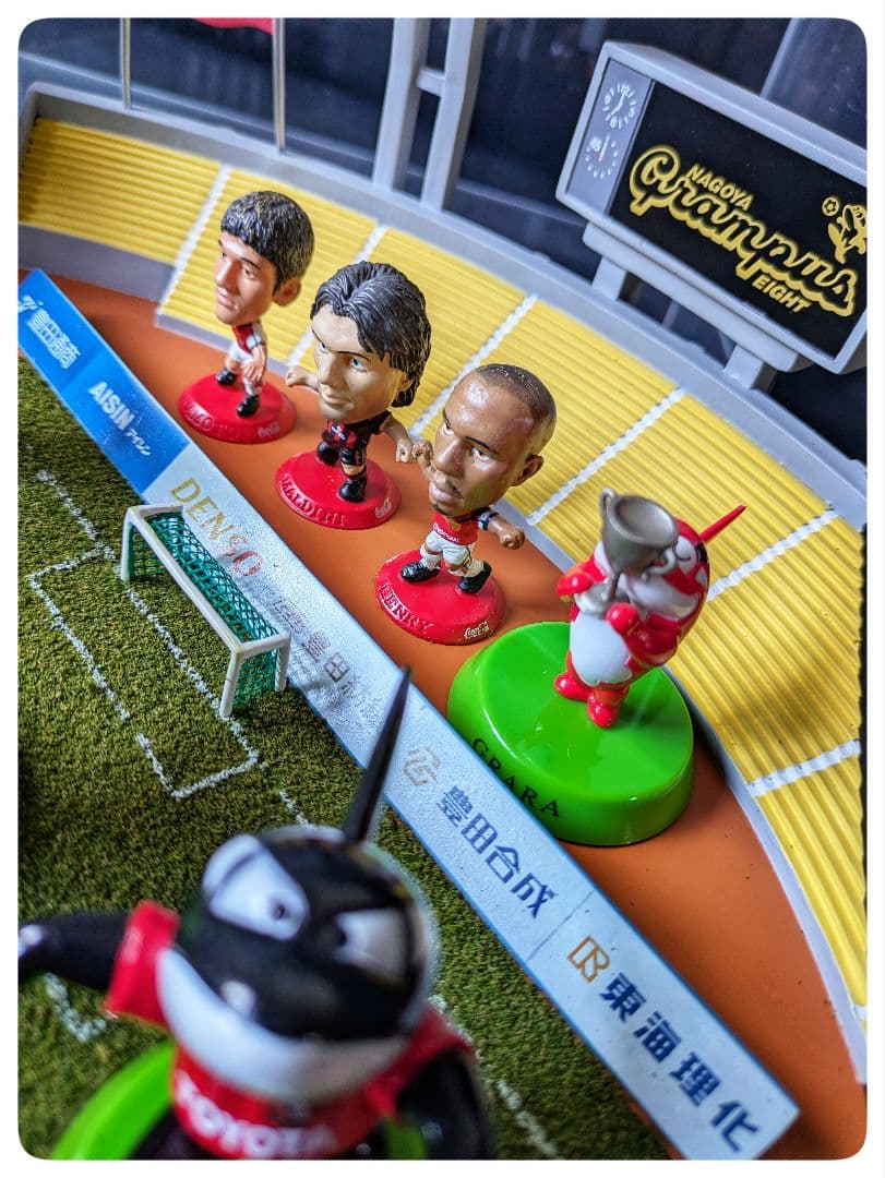 瑞穂メモリアルピッチ（ジオラマ）&グランパスくん一家フィギュア おまけ付 非売品