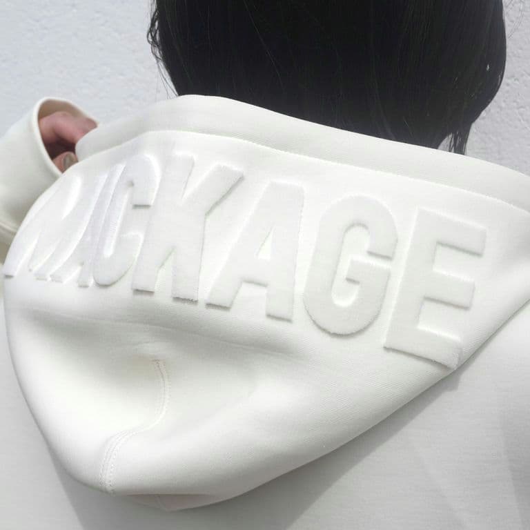 美品⭐マッカージュ KRYS-R プルオーバーフーディー/ユニセックスパーカー