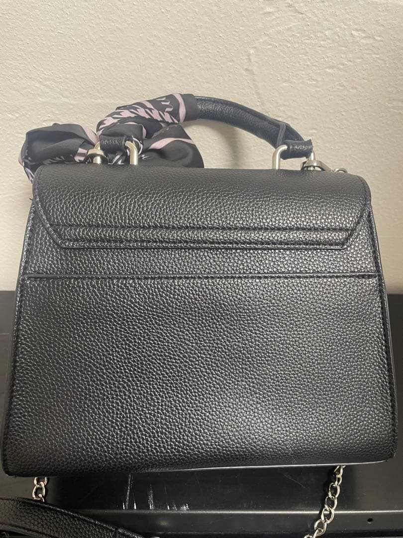 pium スカーフ付きフラップバック