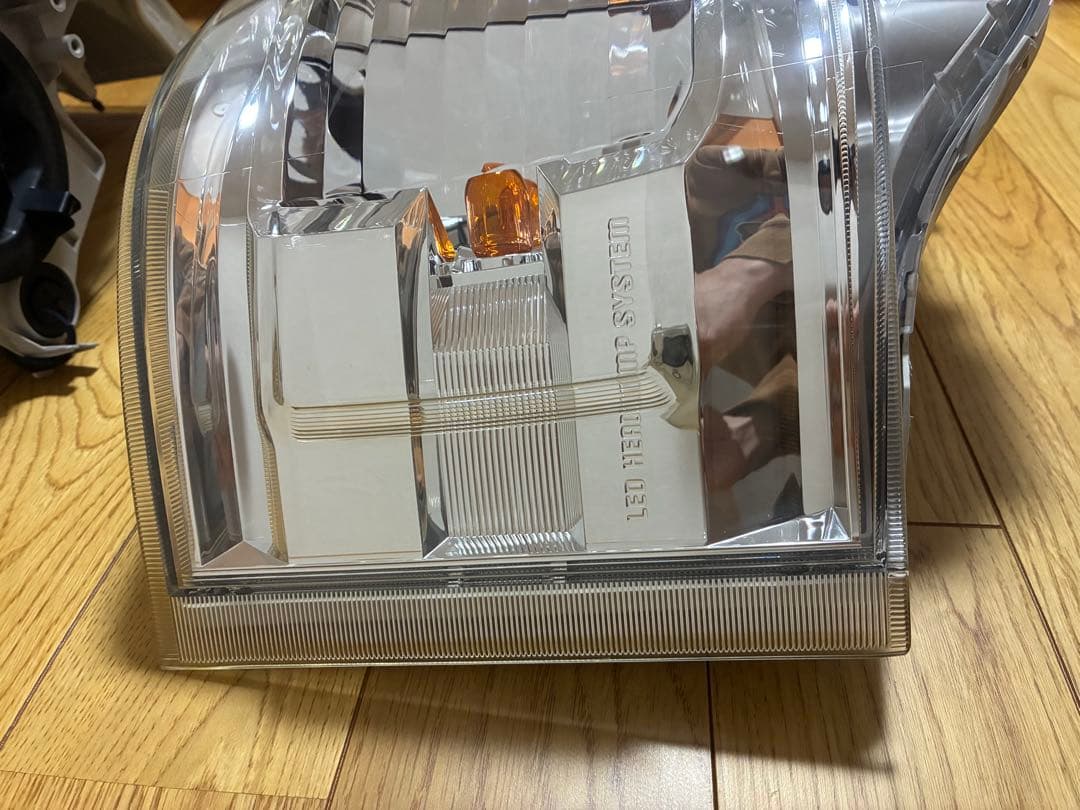 ハイエース 純正ヘッドライト 左右セット