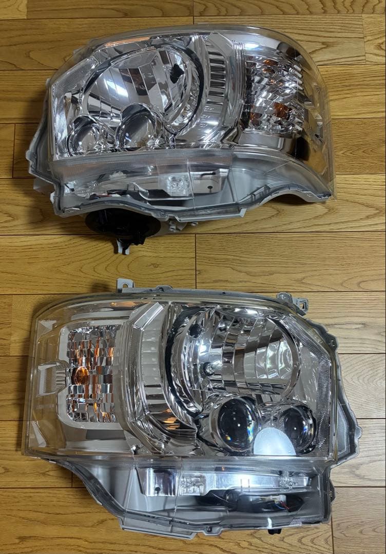ハイエース 純正ヘッドライト 左右セット