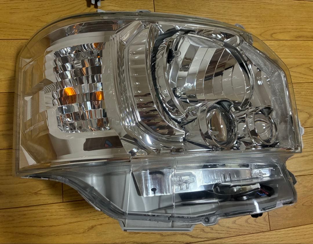 ハイエース 純正ヘッドライト 左右セット