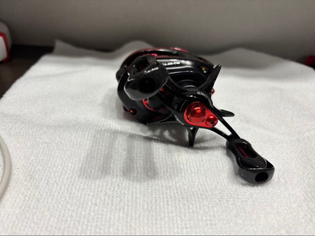 ダイワ ベイトリール 黒赤 T3AIR 6.8R-TW