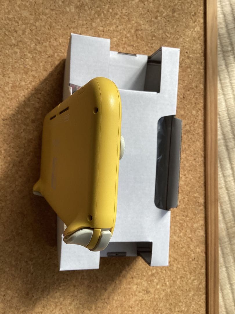 Nintendo Switch Lite イエロー 本体 充電器と箱付き