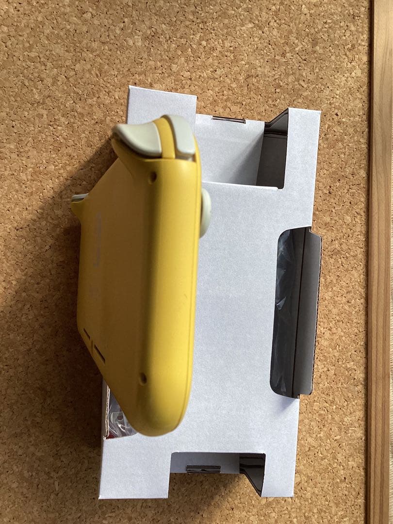 Nintendo Switch Lite イエロー 本体 充電器と箱付き