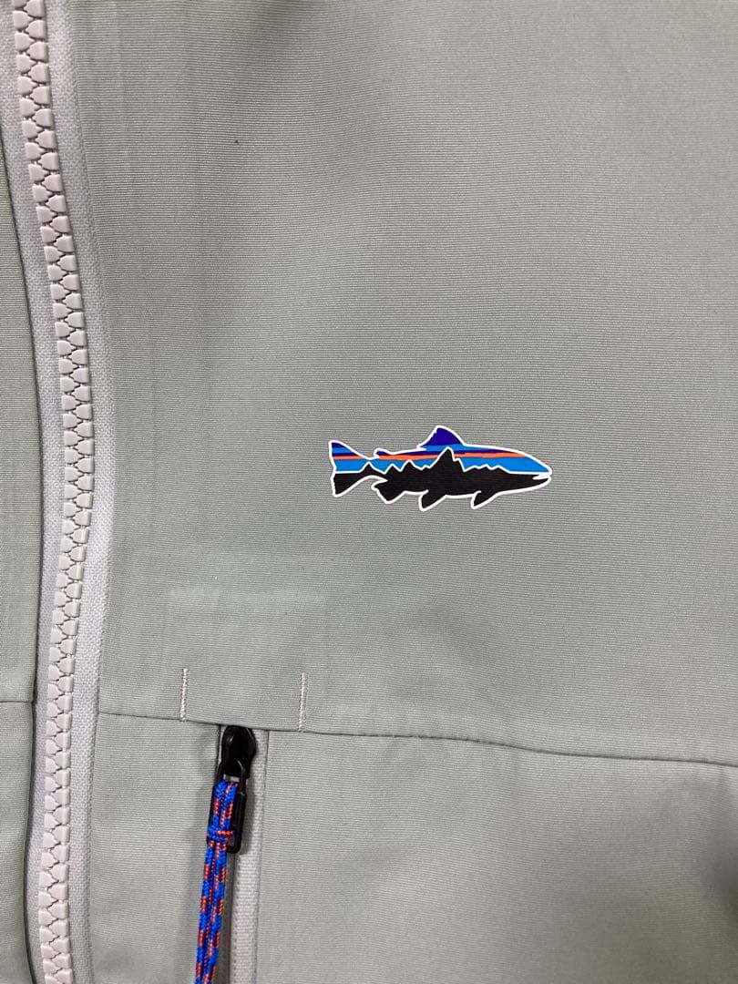 （新品未使用品）Patagonia フード付きフィッシングジャケット グレー