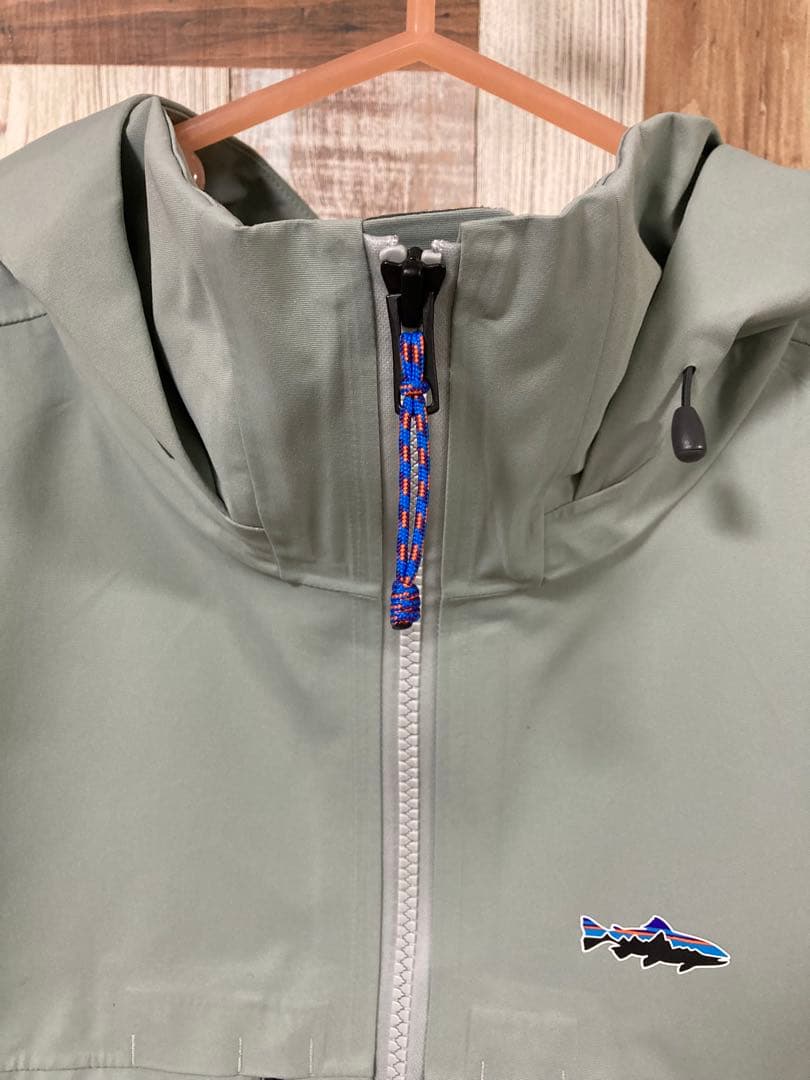 （新品未使用品）Patagonia フード付きフィッシングジャケット グレー