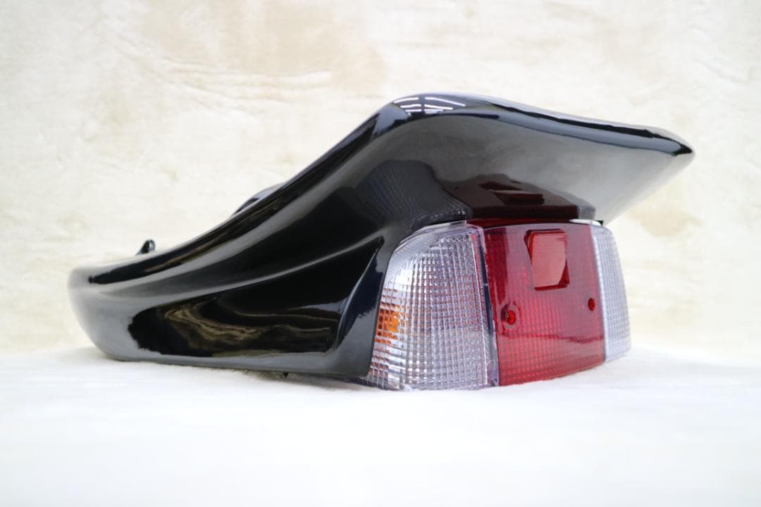 XJR４００　前期　CBX変身　テールカウル　黒＋紅白