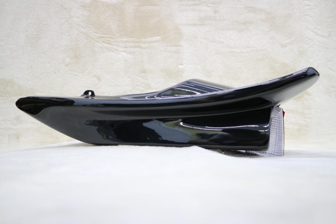 XJR４００　前期　CBX変身　テールカウル　黒＋紅白