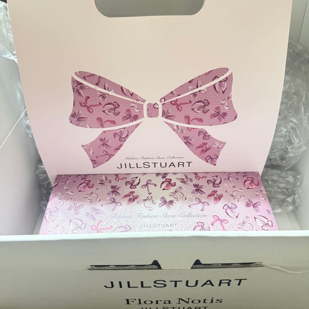 ジルスチュアート2025クリスマスコフレ　リボンファッションショーコレクション