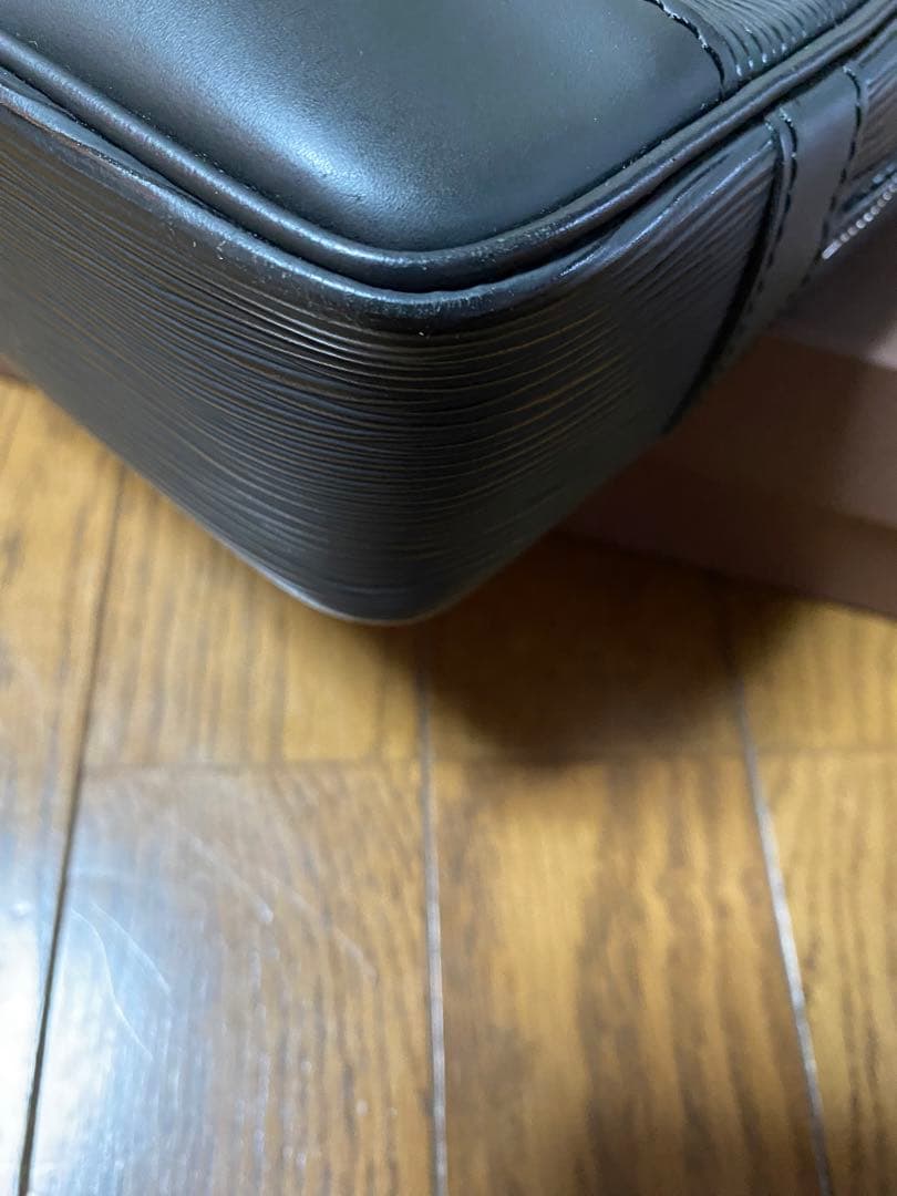 美品希少Louis Vuitton エピ ビジネスバッグ